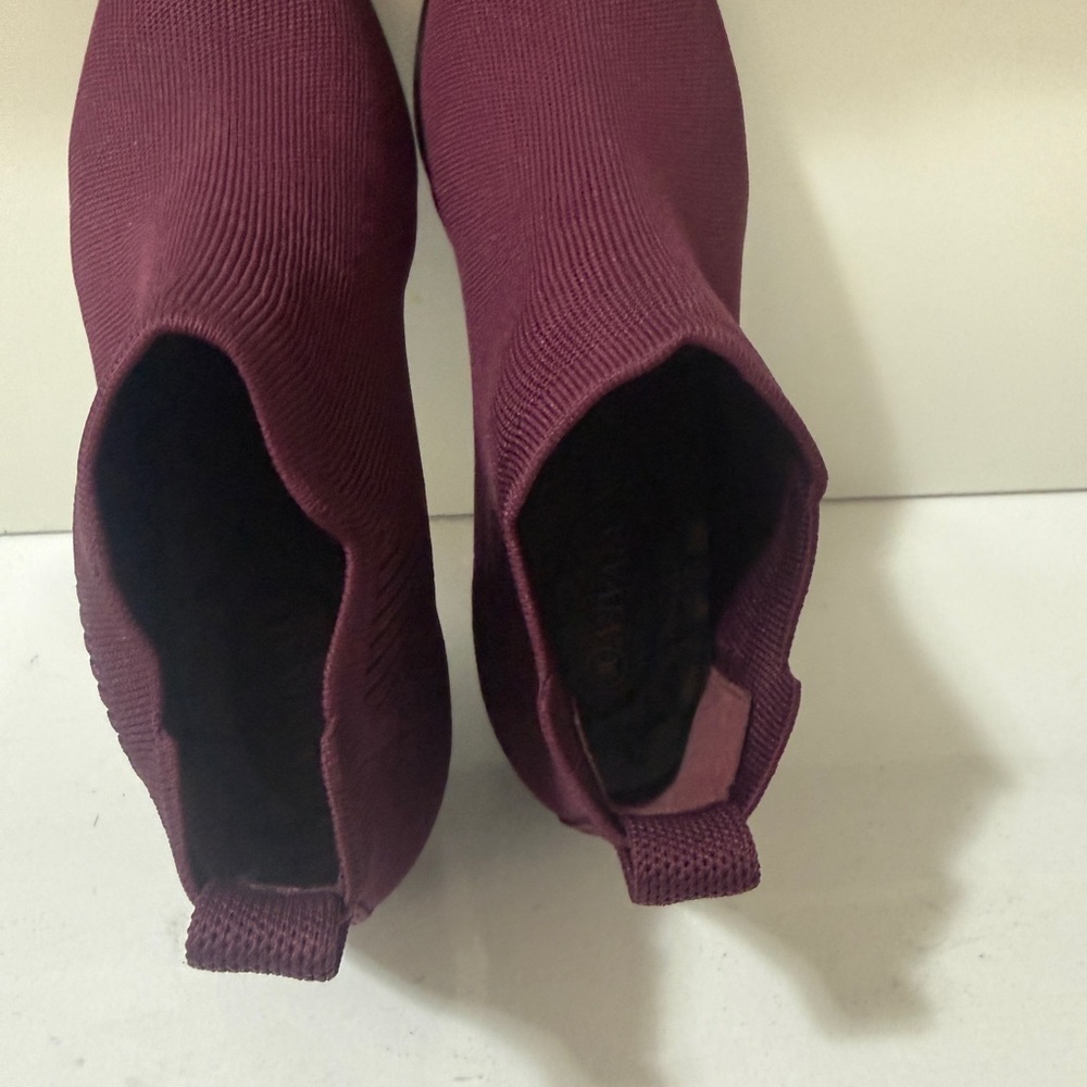 Knit textile Chelsea boots, Vivaia
Ryan Pro Water Repellent Maroon Ankle Booties - Picture 8 of 12
